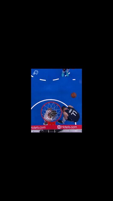 DeAndre Ayton Posterized Luka with an ELBOW!