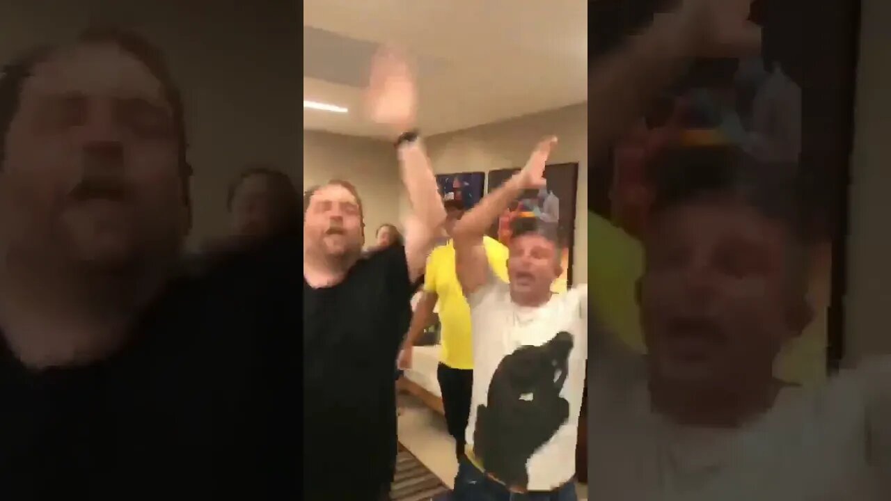 Leven e seus apoiadores dando uma festa agora pela noite