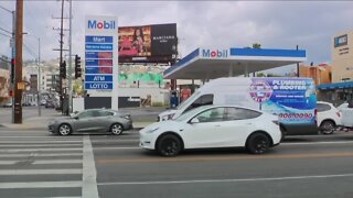 Gas prices dip lower in SWFL