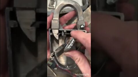 Simple padlock mechanism