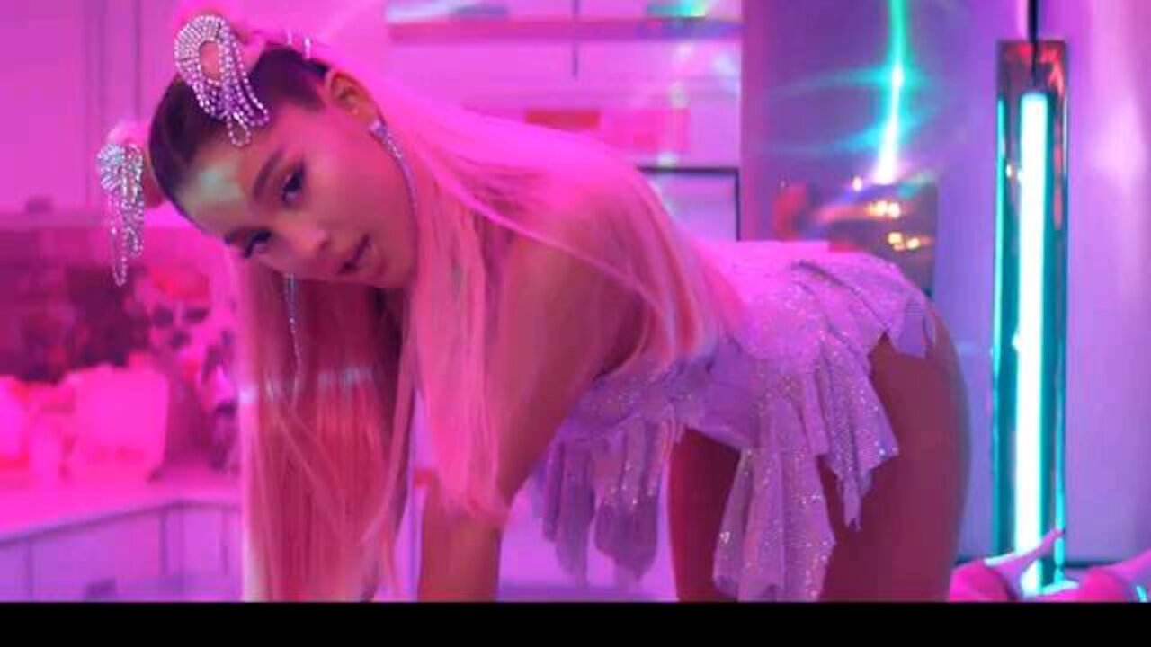 10 times Ariana Grande gave us major fashion goals.