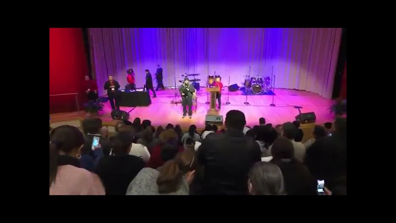 Más del Padre Luis Toro en Boston.