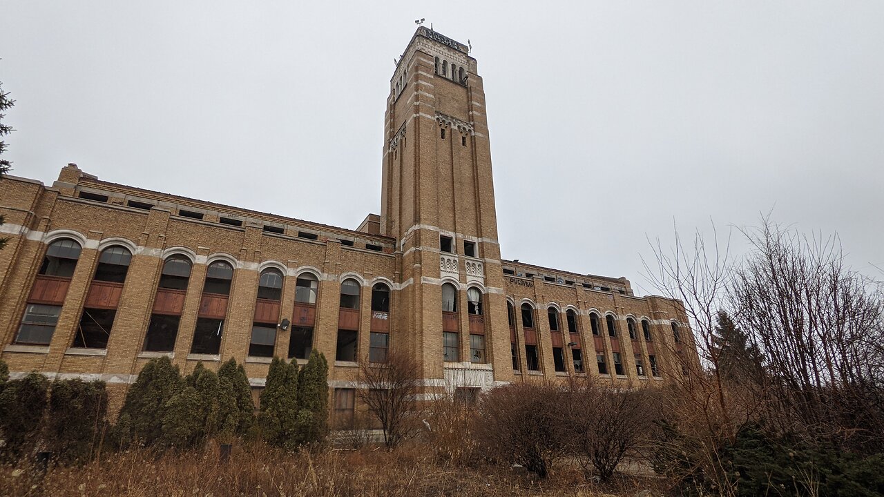 Exploring the Abandoned AMC Building | Detroit February 2021