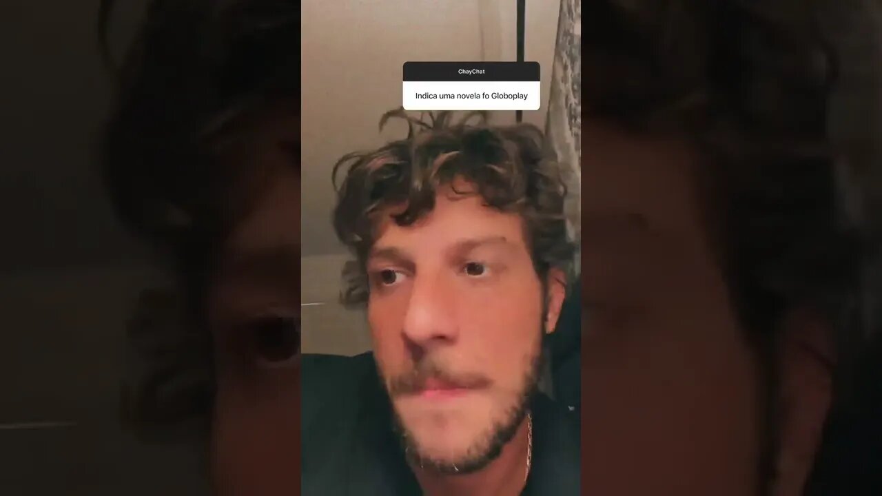 Chay Suede diz que é noveleiro e conta qual é sua novela preferida