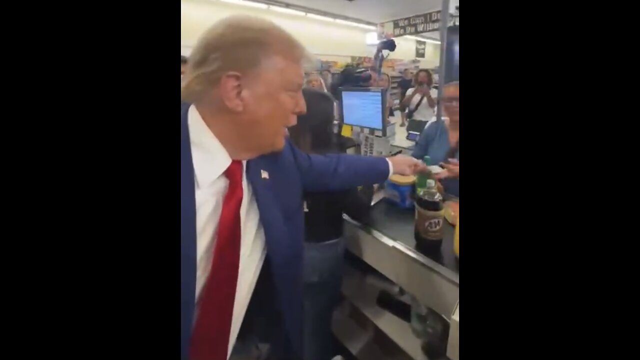 TRUMP❤️🇺🇸🥇🪽PAYS FOR A MOTHER’S GROCERIES 🤍🇺🇸🏅🪽💵🛍️🛒🏪AT SPRANKLE’S MARKET💙🇺🇸🏅🪽🏪🛒⭐️