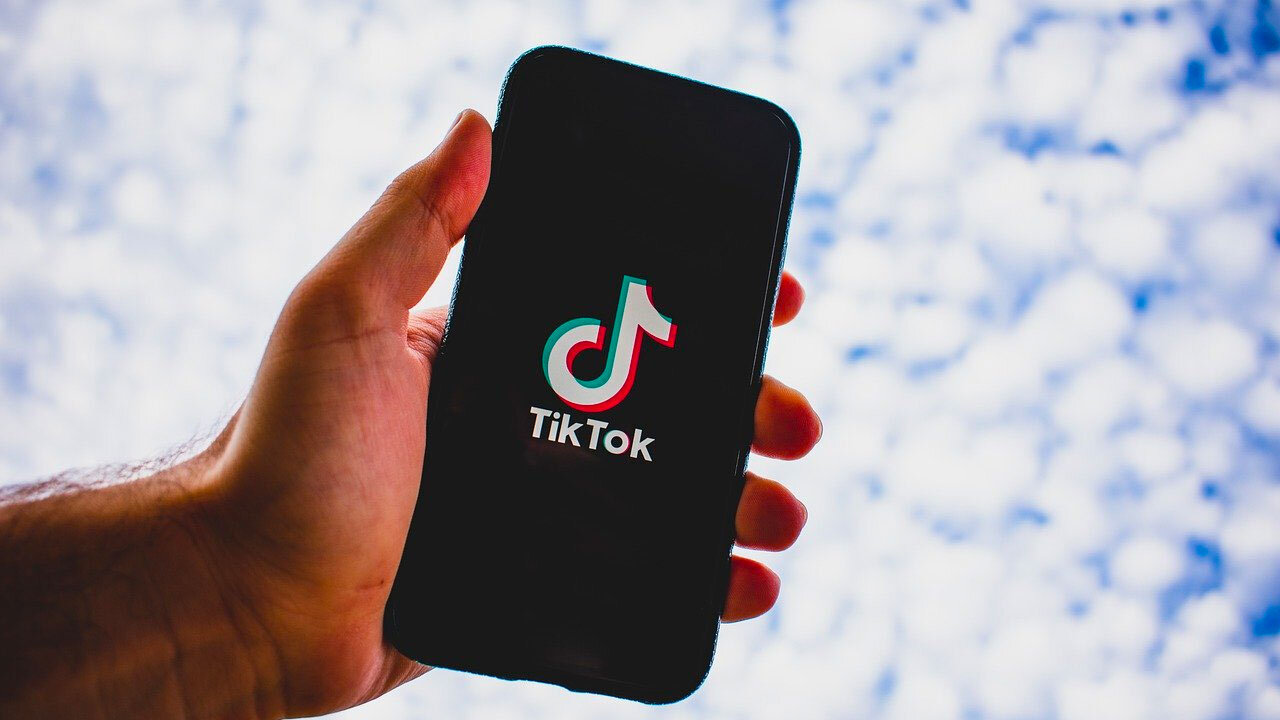 KTF News - TikTok, ‘Devious Licks’ Viral Challenge Inspiring Students To Vandalize School Bathrooms