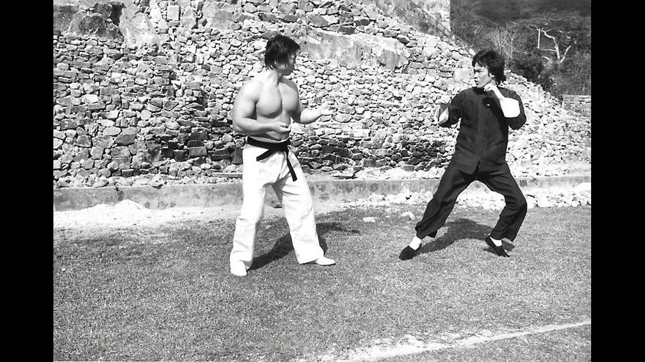 Cross kick Studio Films Bruce Lee Enter the Dragon