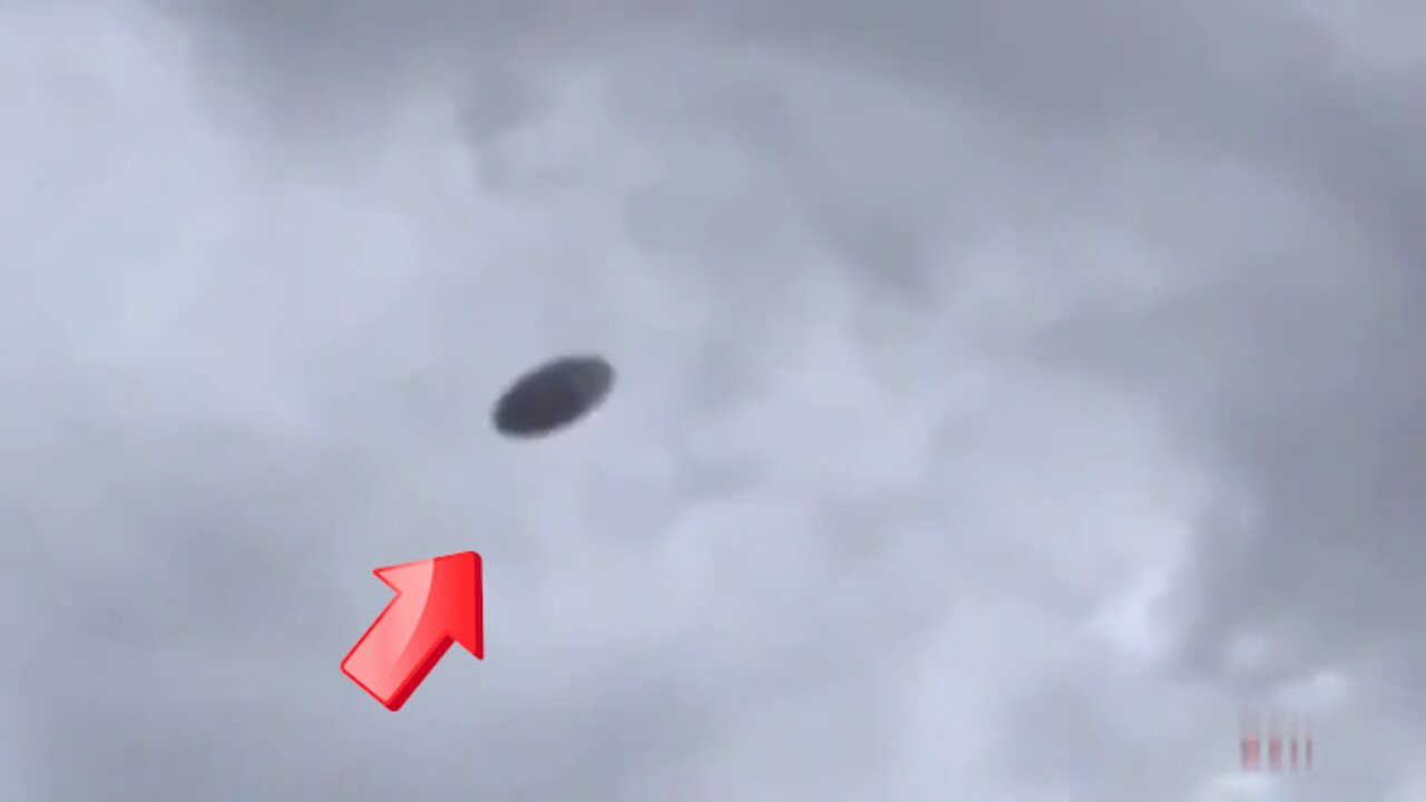 UFO seen leaving towards Cloudy [Space]