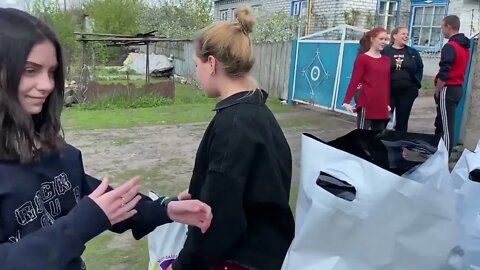 Russian Forces Distributed Two Tonnes Of Food & Essential Goods To Residents In The LPR