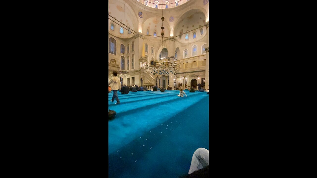 Children playing in Abu Hz. Ayub Ansari Mosque