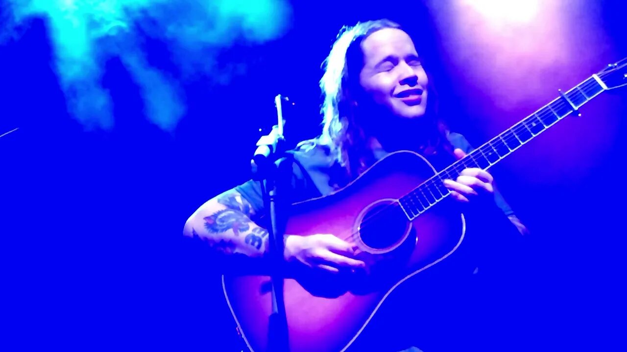 Billy Strings w/Michael Cleveland - Bird Song (Headliners Music Hall)