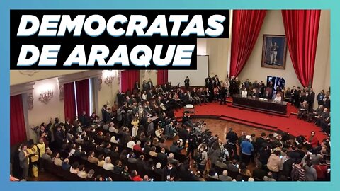 ESQUERDA EM PÂNICO!