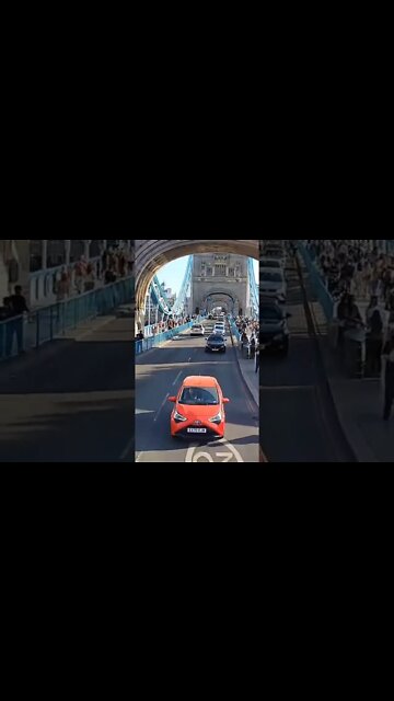 Tower bridge bus tour #horseguardsparade