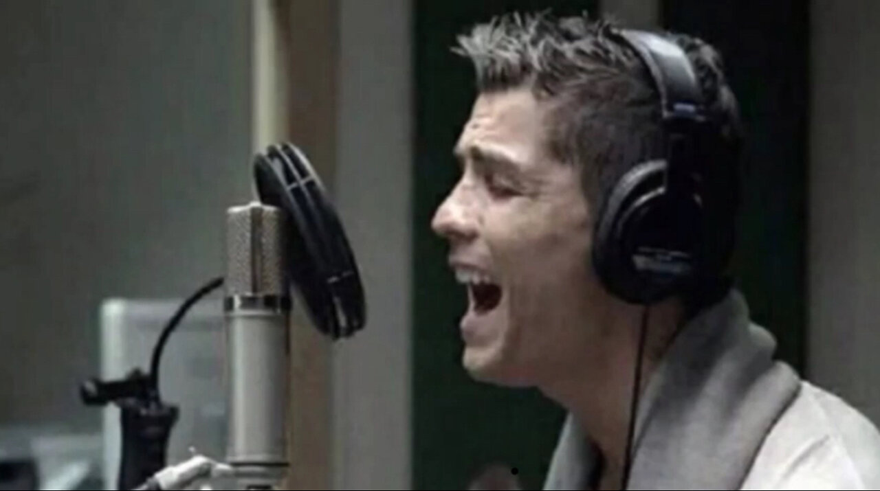 Ronaldo singing Bollywood song (wait for end)