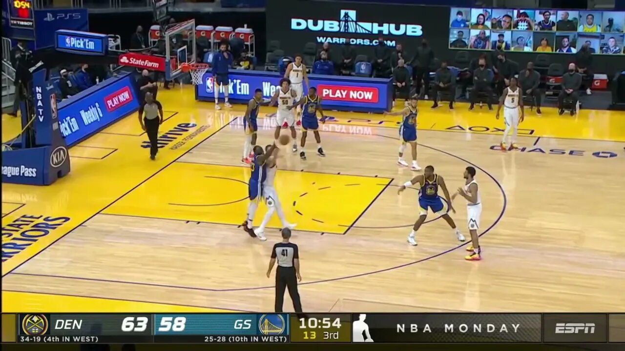 Draymond Green getting hurry&pass to Stephen Curry Thrilling for three! Curry makes 53 History Win !