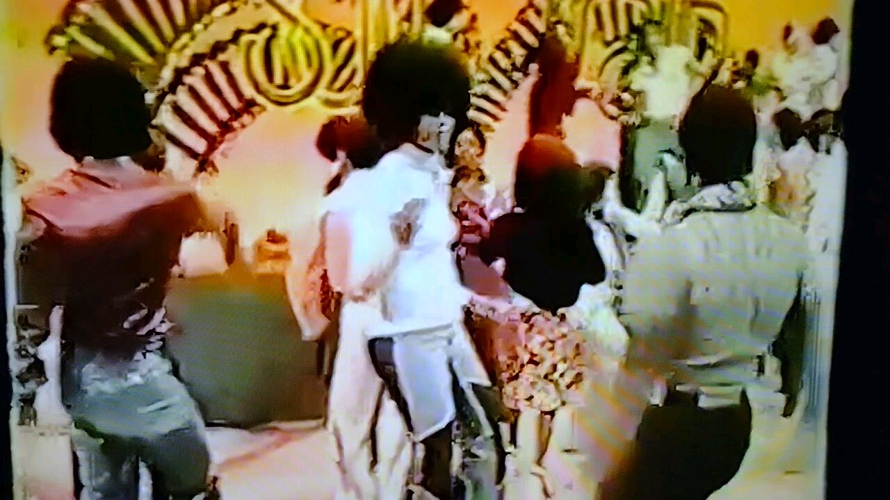 Soul Train Dancers 1975 Shakey Ground (Temptations)