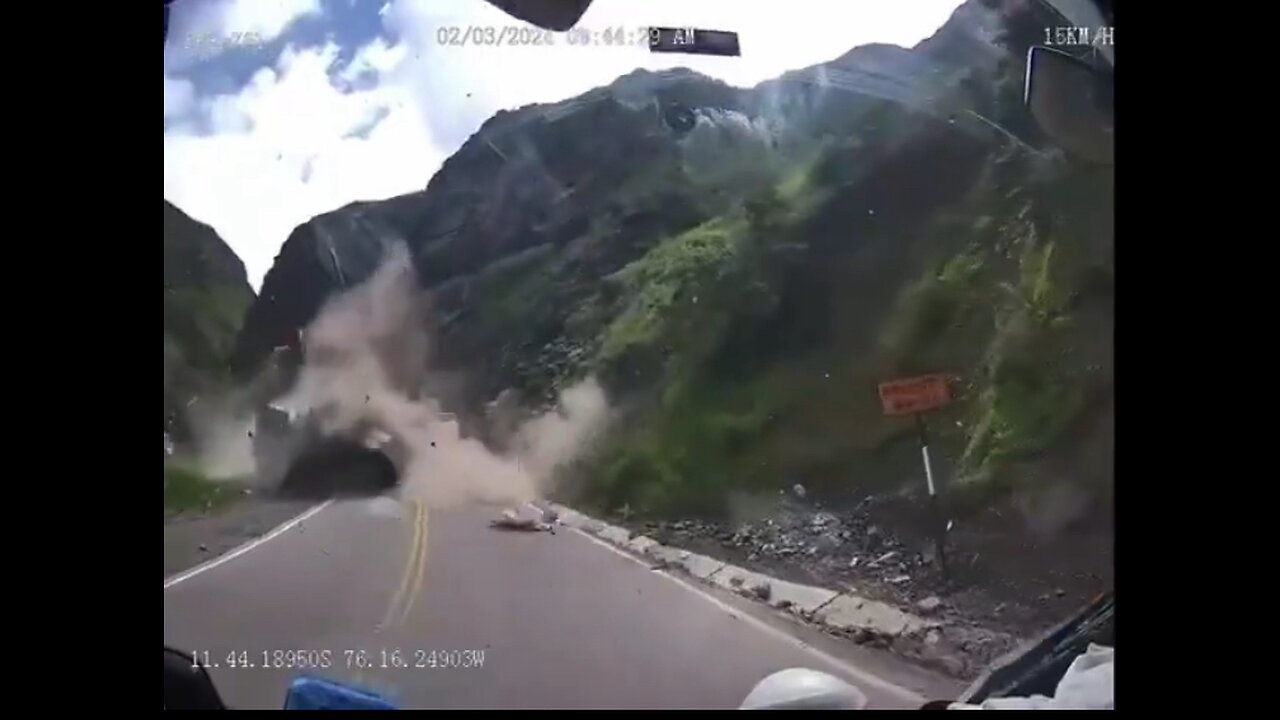 Rock slide up close and personal in Peru 🇵🇪