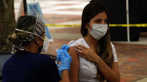 Federal vaccine mandate for employers with 100 or more staff now in effect