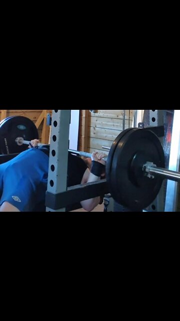 95 Kgs x 6 PAUSED Bench Press.