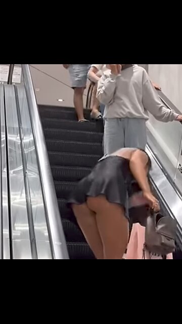 People Surprised of Influencer’s Style in the MALL🥵