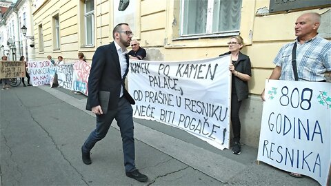 Prosvjedni performans Udruge za zaštitu okoliša Resnik pred početak Gradske skupštine