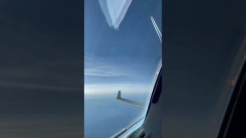 Awesome Delta Boeing 767-400 Overtaking Us On Arrival into New York