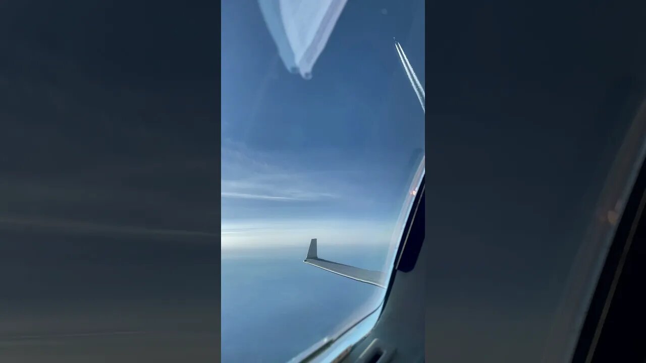 Awesome Delta Boeing 767-400 Overtaking Us On Arrival into New York