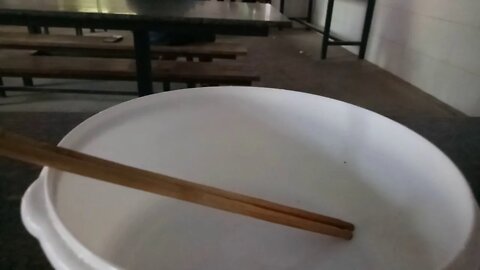 今天在厂里吃早餐，面条和炒饭