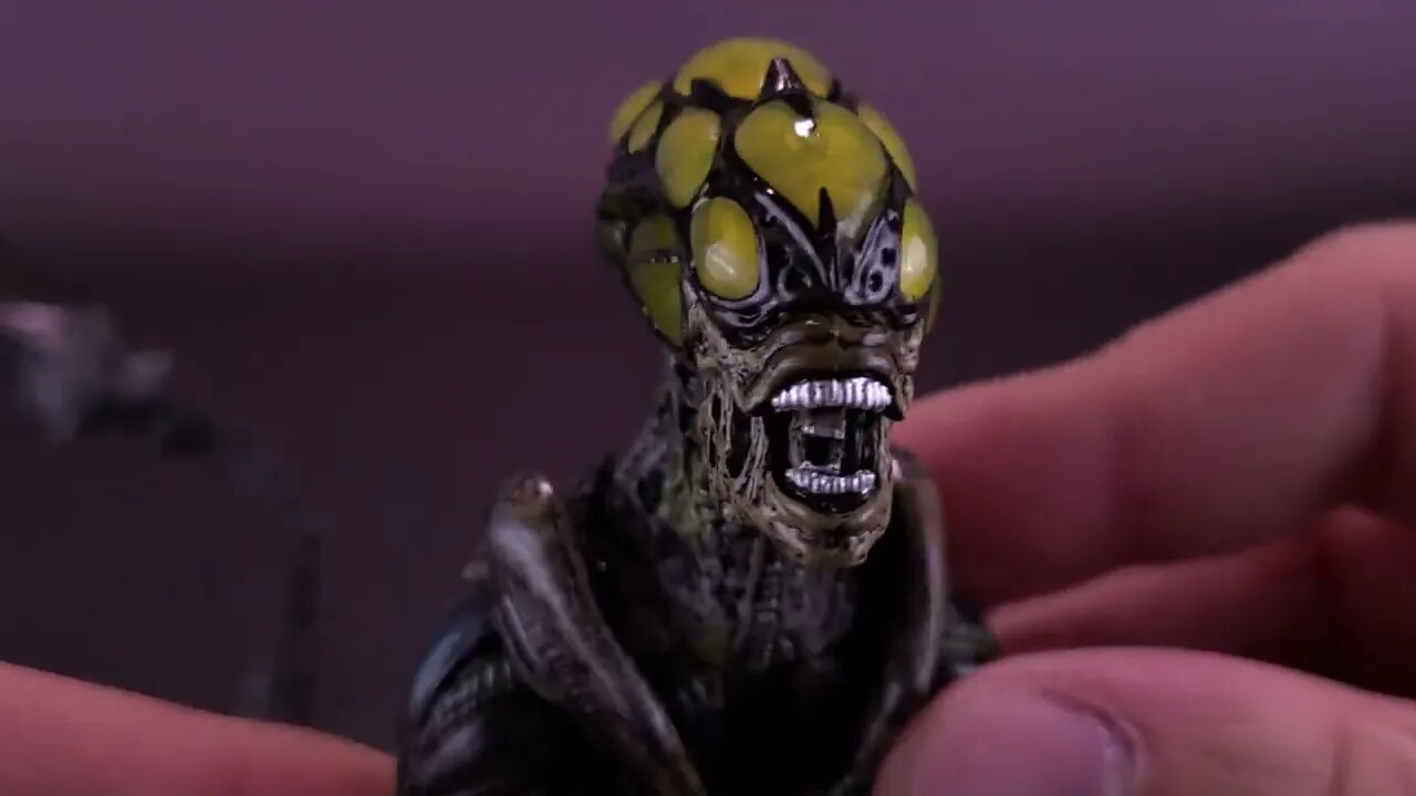 NECA Toys Aliens Fireteam Elite Burster Alien Figure @The Review Spot