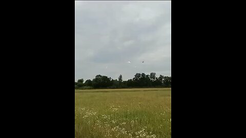 Russian Su-25 fly by and flare dump near Zaporizhye, Ukraine