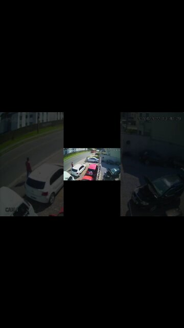 ACONTECE: CARRO BATE EM ÔNIBUS ARTICULADO AO SAIR DA OFICINA