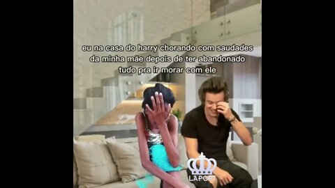 MEME - Harry Styles escutando sofrencia na casa de Maria cururu