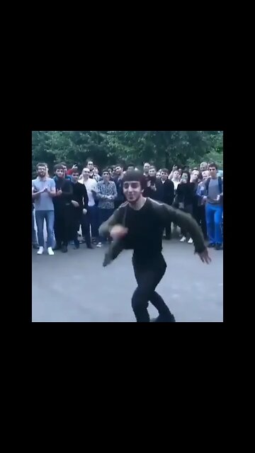 ЧЕРНЫЕ ГЛАЗА ЛЕЗГИНКА ЧЕЧЕНСКАЯ ПАРЕНЬ ТАНЦУЕТ КЛАССНО НА СВАДЬБЕ #shorts