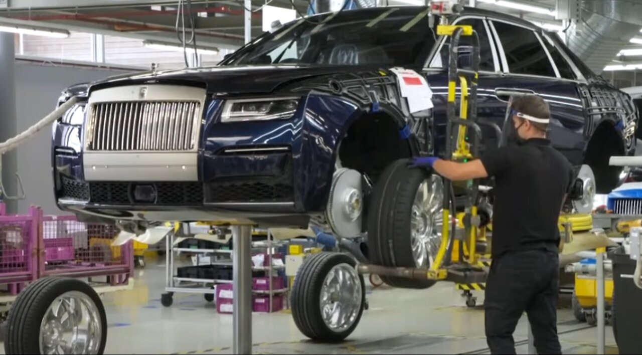 Inside UK Rolls-Royce Factory