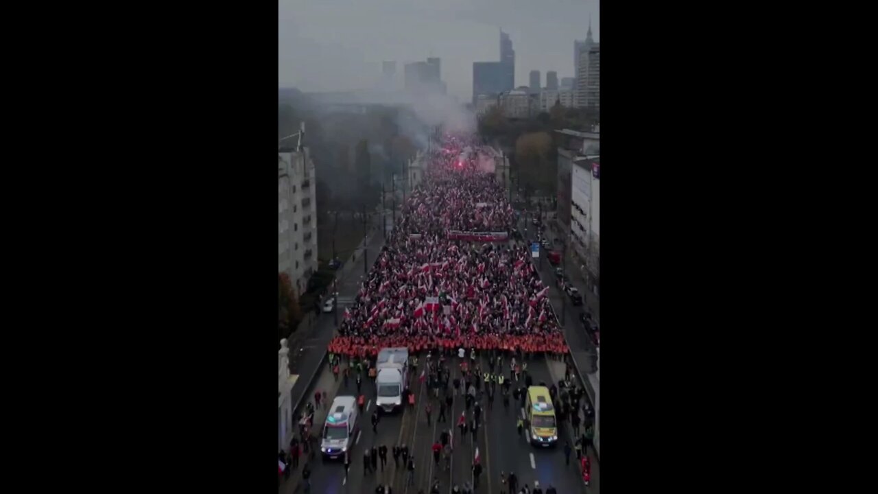 RadioGenoa | Over 250,000 Polish patriots march in Warsaw on Independence Day.
