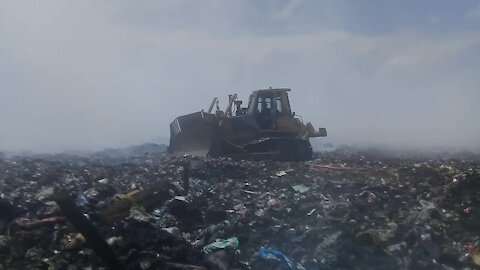 SOUTH AFRICA - Durban - Msunduzi landfill site on fire (Videos) (gyv)