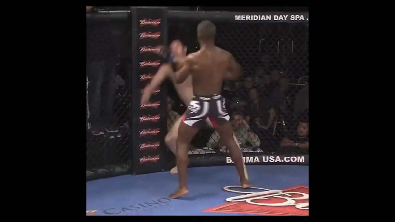 Huge Elbow Connects MMA Fighter Jaw! #ko