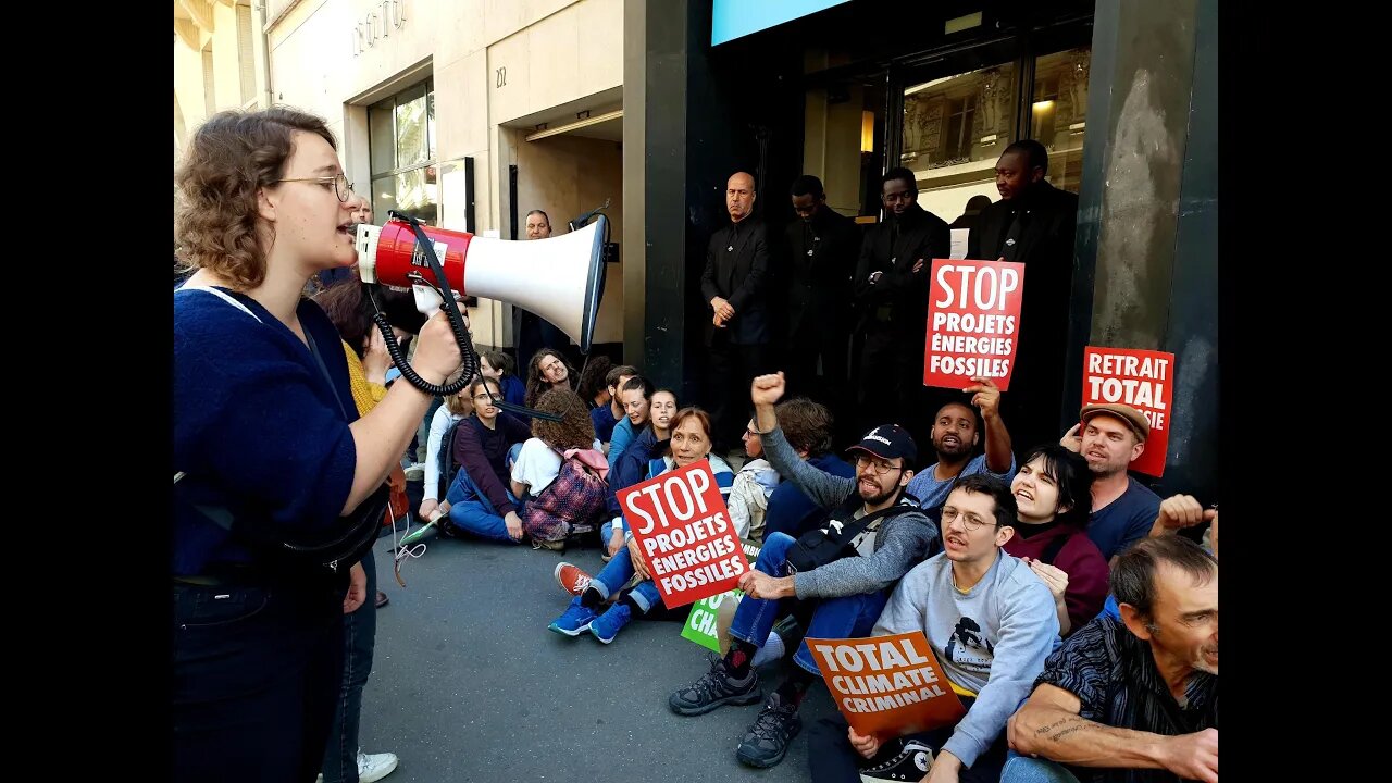 Des activistes sont mobilisés pour bloquer l'assemblée générale de Total Energies - 25 mai 2022