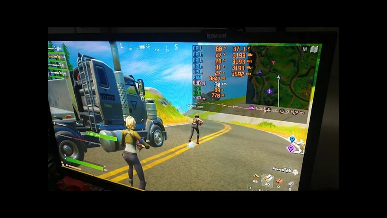 Fortnite, 720p rodando no vídeo integrado Intel HD Graphics P4600/P4700 do XEON E3 1225 V3 LGA1150.