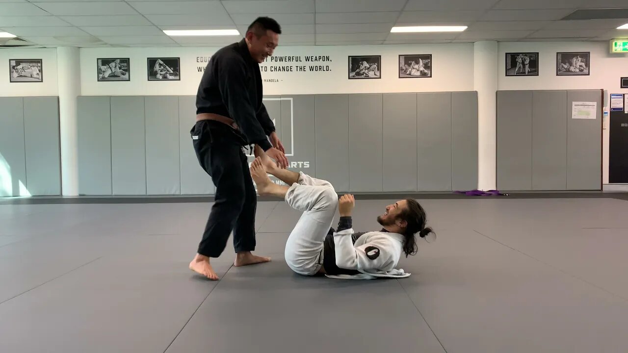 Jiu Jitsu - Passing the Lasso / Spider Guard with Knee Cut Pt.2