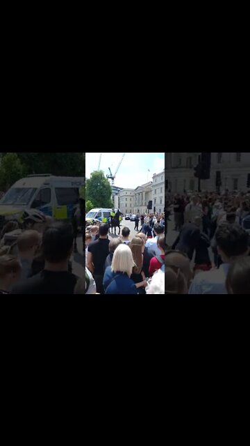 Police woman shouts coming through #metpolice