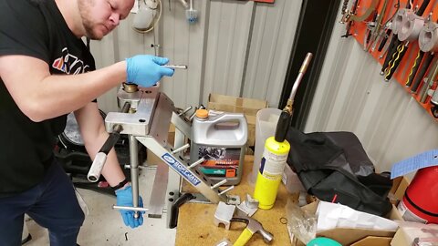 The most common problem with KYB forks - Busted Free Pistons