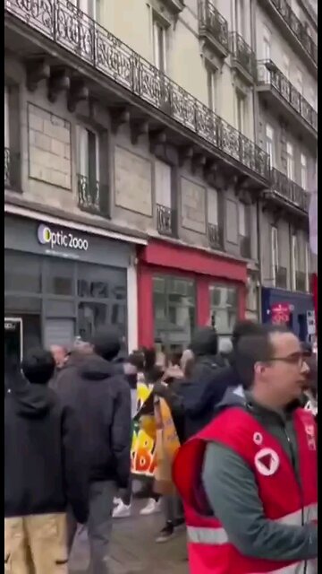 Nantes France: French flag taken off as progressive left and Islamists prefer ANTIFA and Palestinian