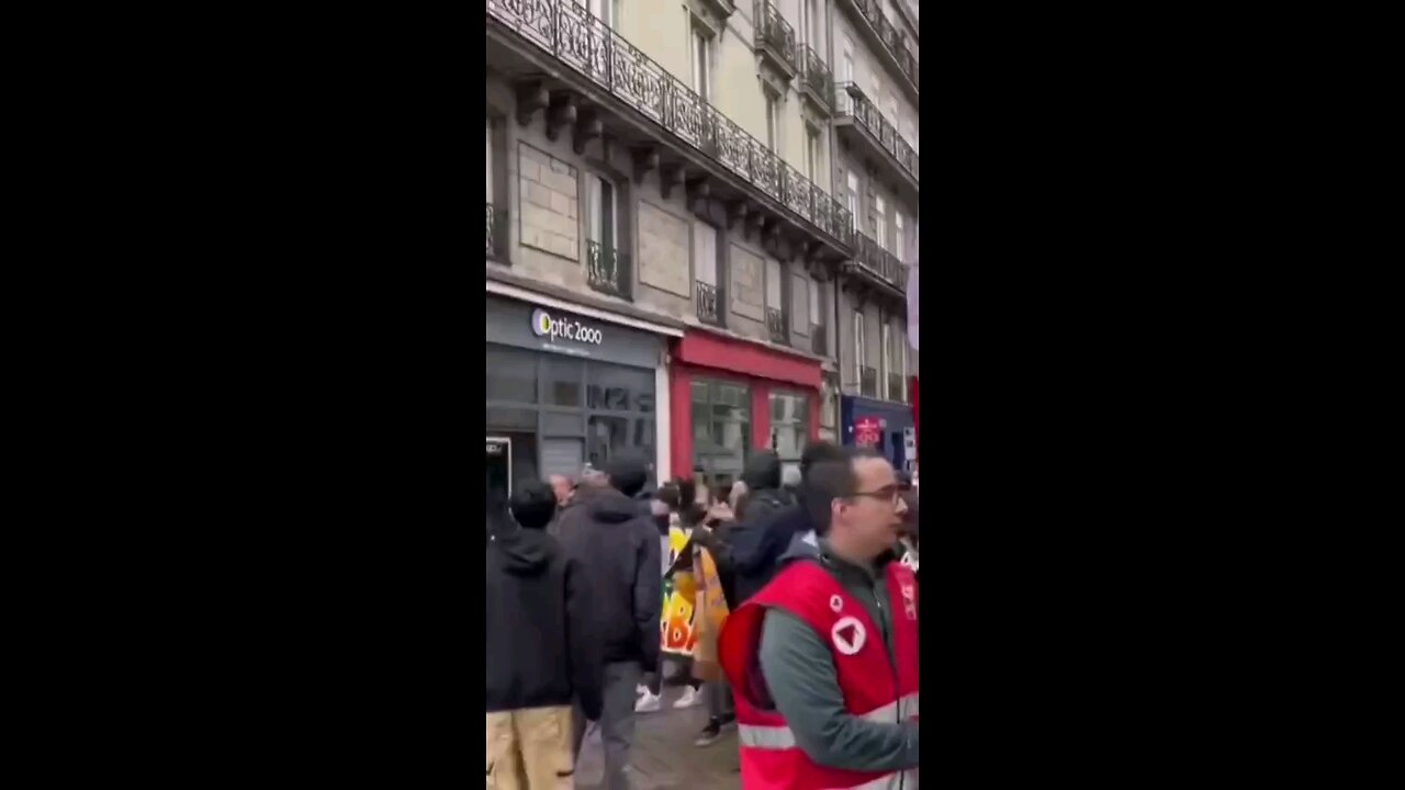 Nantes France: French flag taken off as progressive left and Islamists prefer ANTIFA and Palestinian