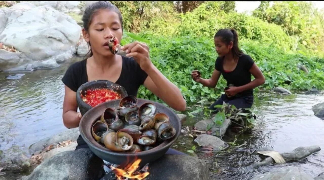 Catch and prepare delicious snails for lunch.