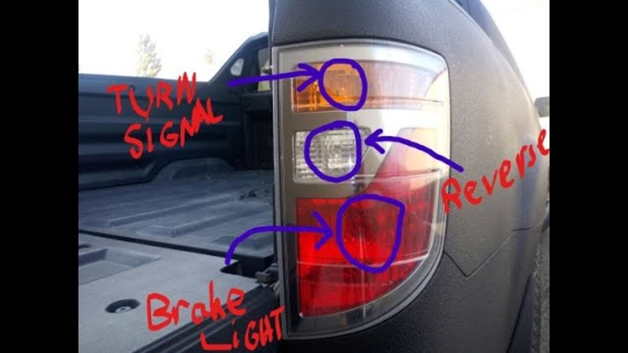 06-14 Honda Ridgeline//How to//removal and replace taillight and bulbs!