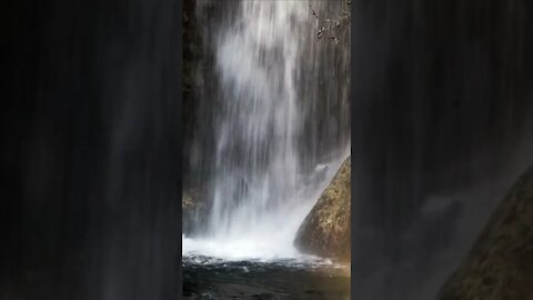 Air Terjun di Alam Liar