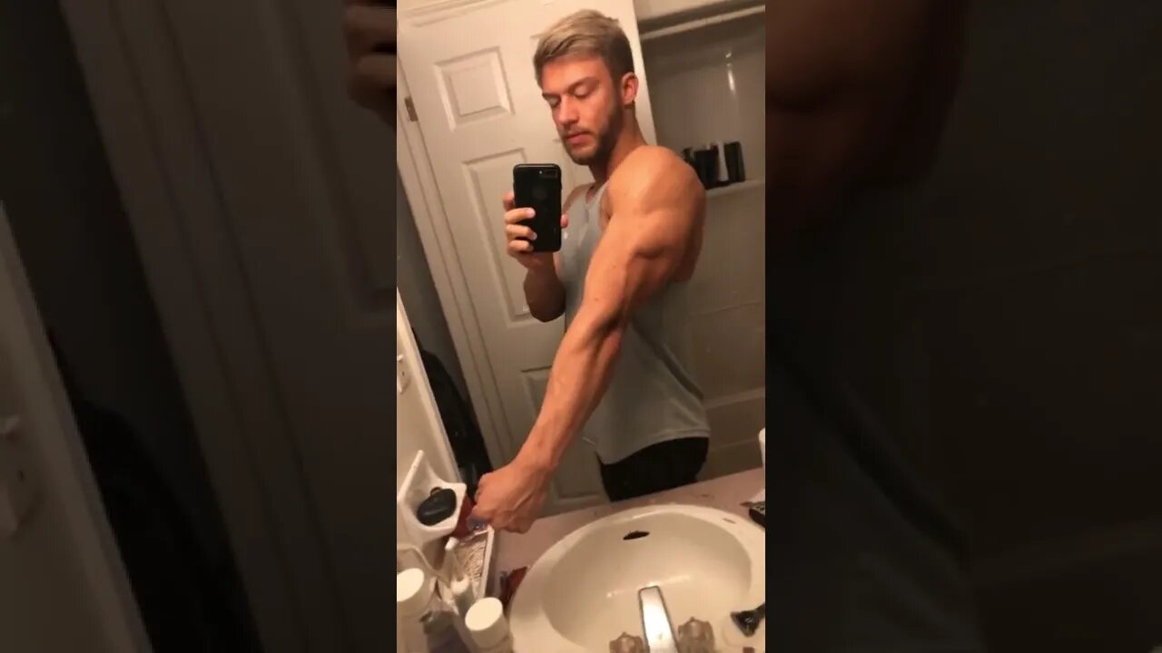 Flexing my tricep when I was lean #shorts