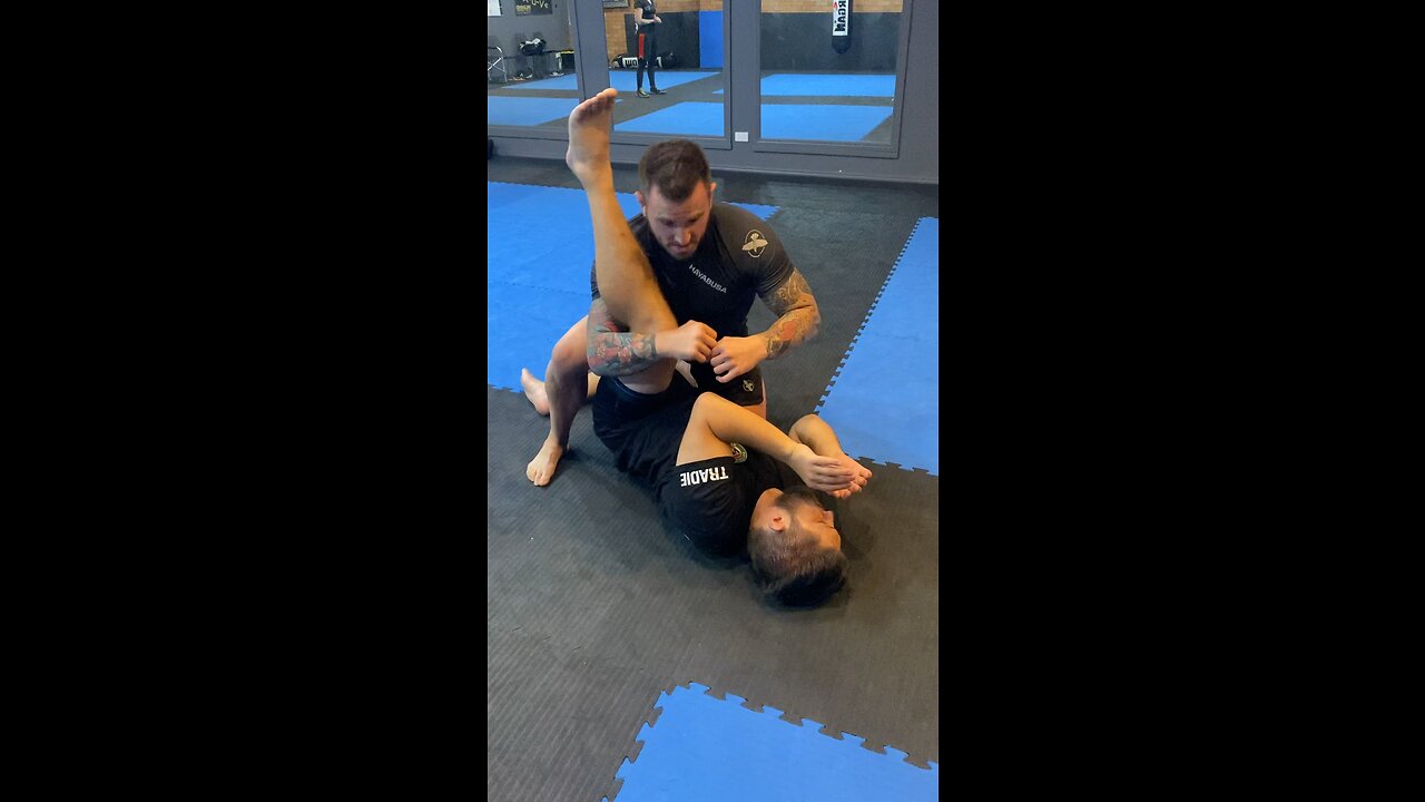 Leg lock entry from top half-guard