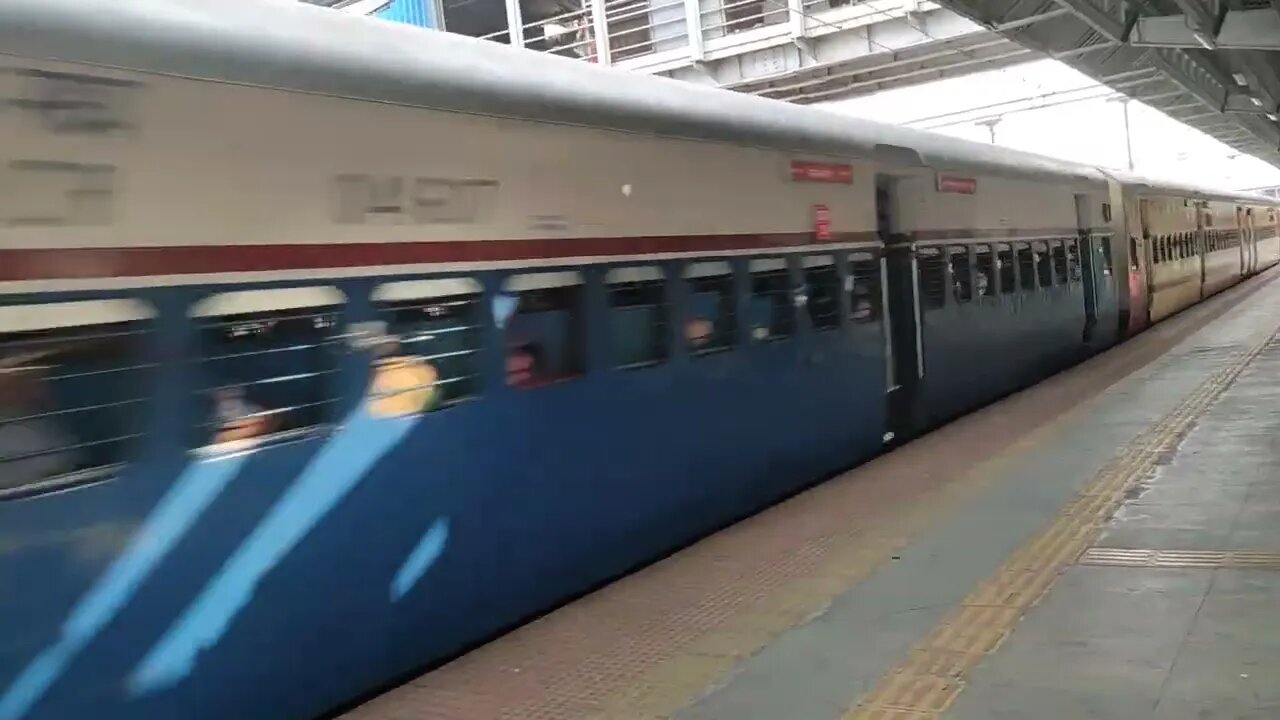 12123 | Deccan Queen | 92nd Birthday | Crossing Kalwa Station